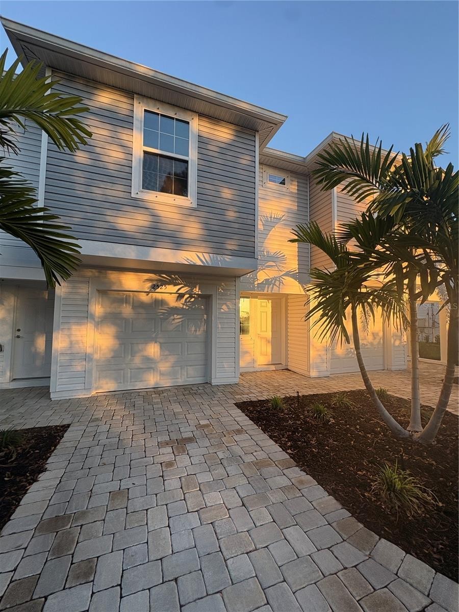 2525 6TH AVENUE DR E