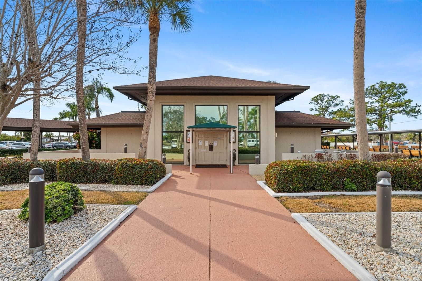 576 PORTSIDE DR