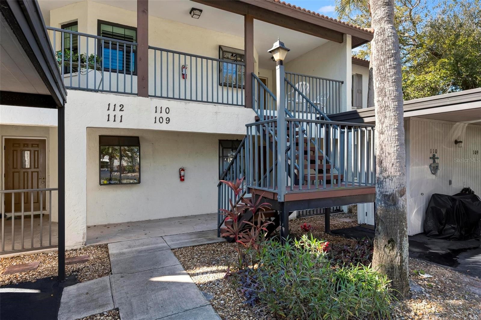 110 PINE HOLLOW DR #110