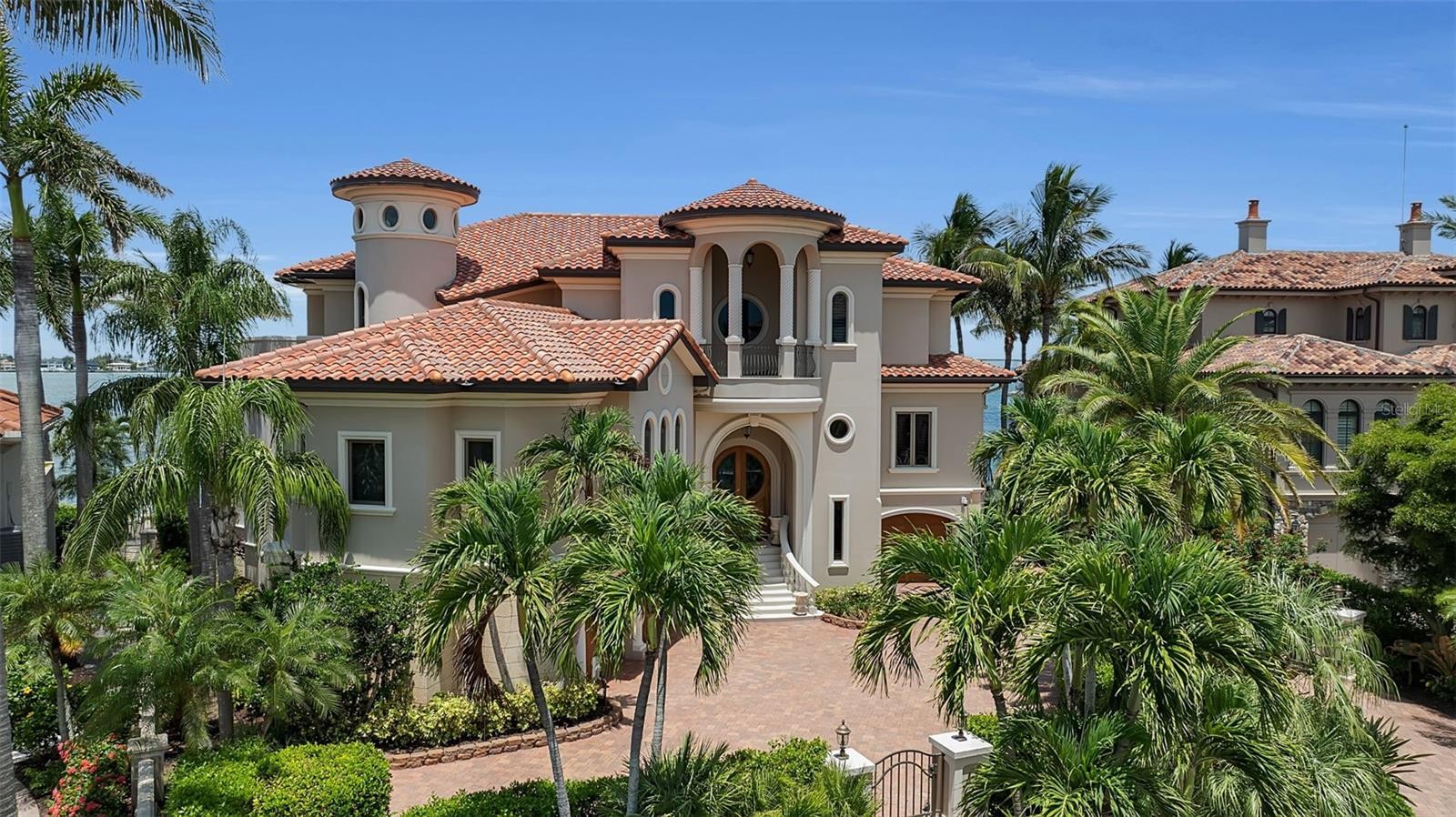 1372 HARBOR DR