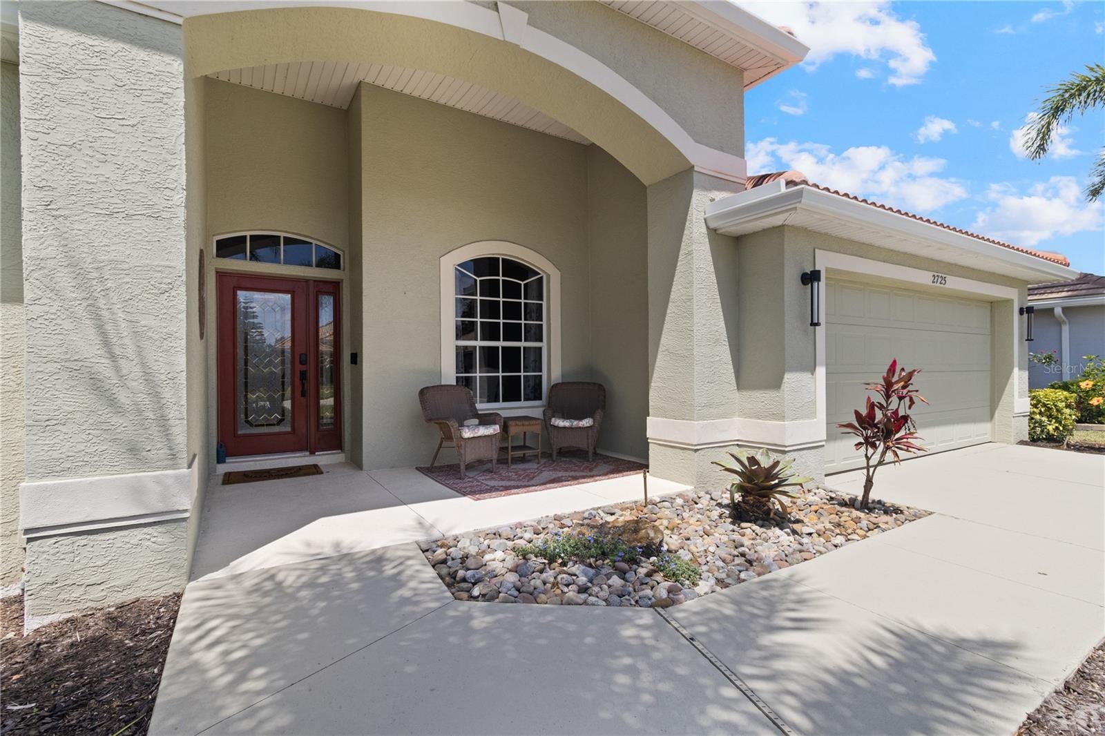 2725 ROYAL PALM DR