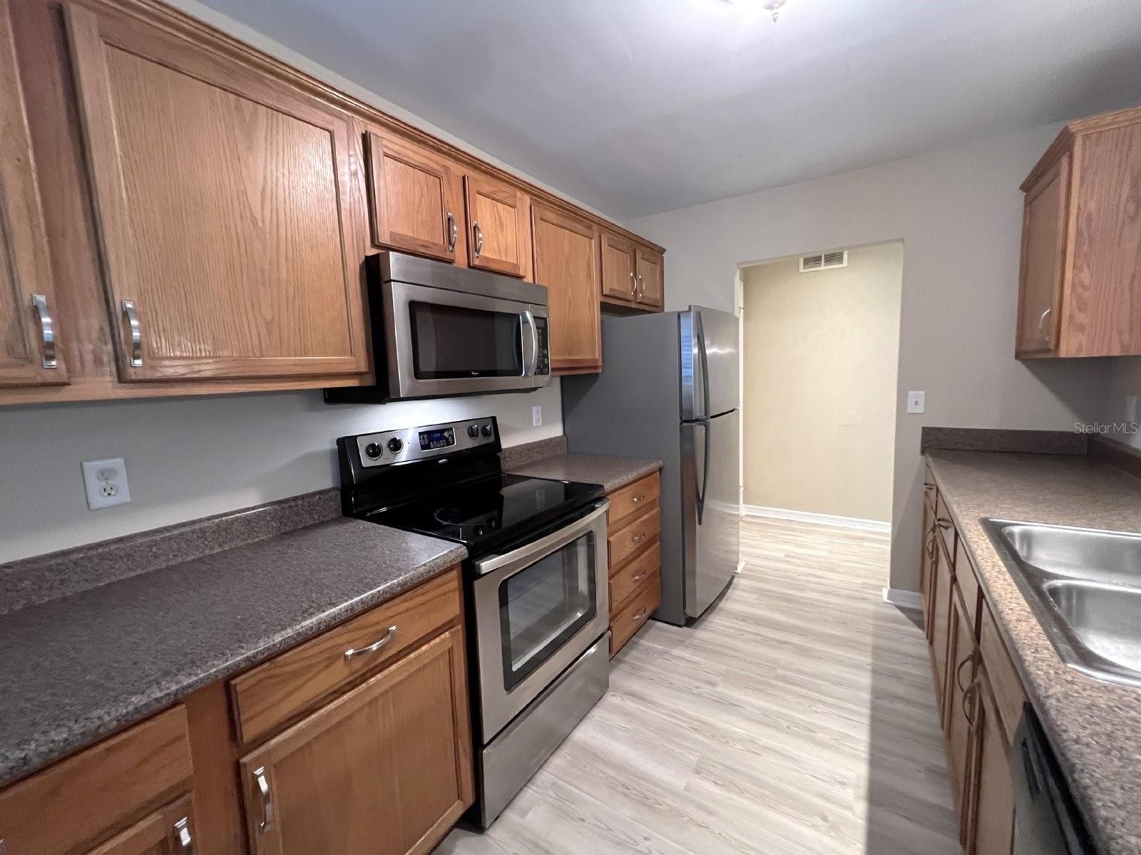 1877 TOUCAN WAY #402