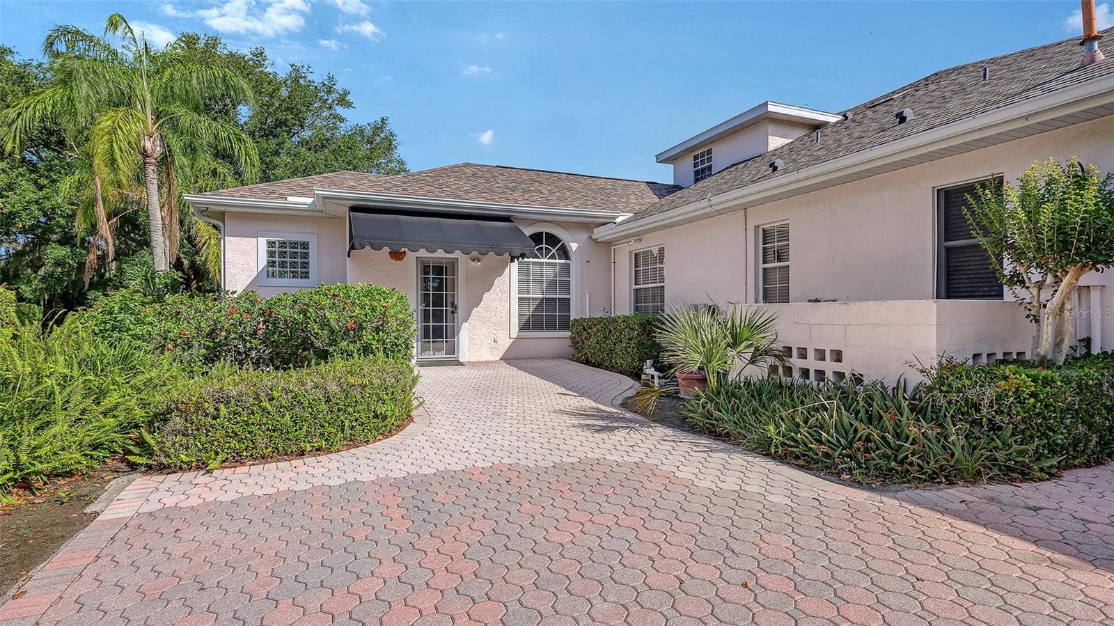 7025 N SERENOA DR