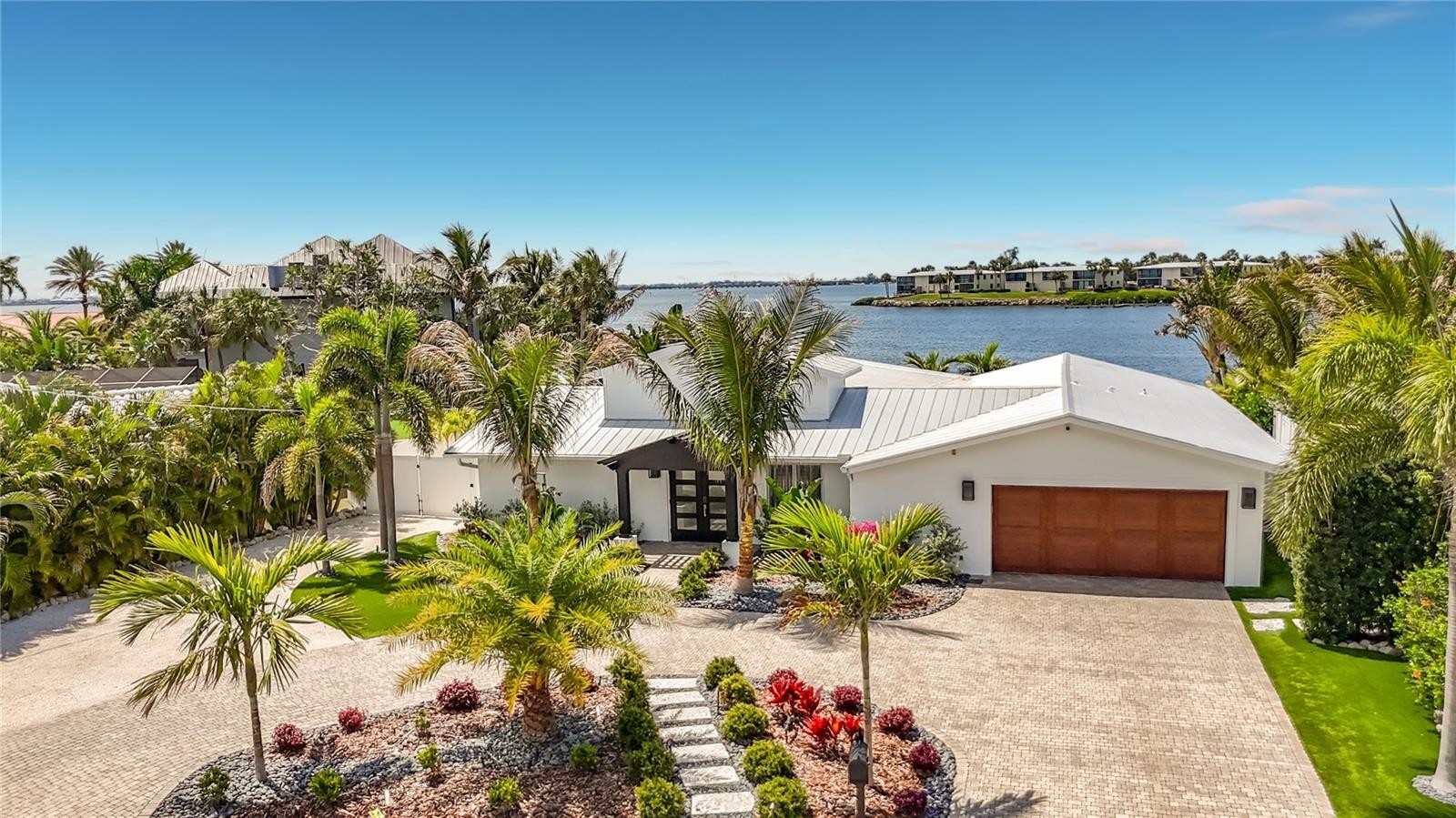 605 KEY ROYALE DR