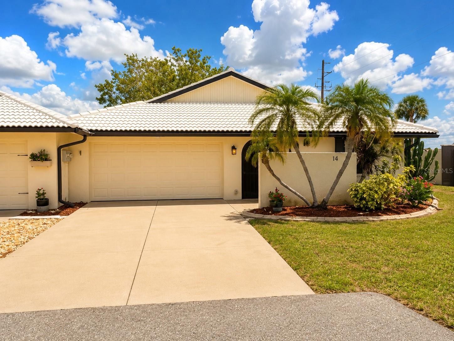 14 IDLE SANDS DR