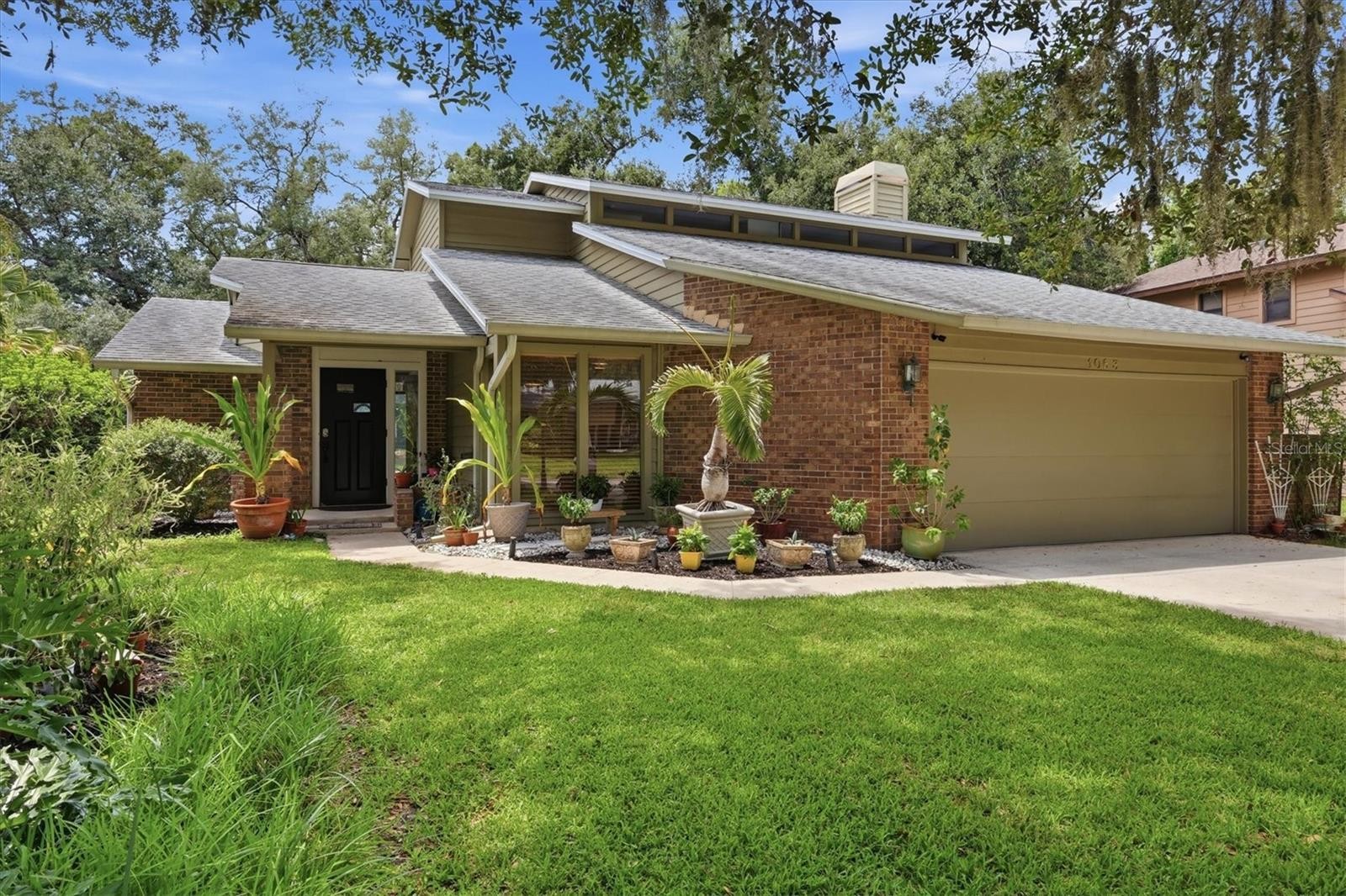 1063 GREYSTONE LN