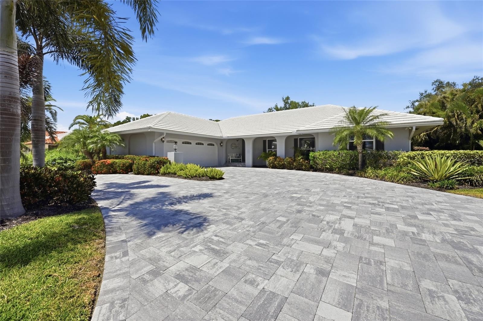 408 YACHT HARBOR DR
