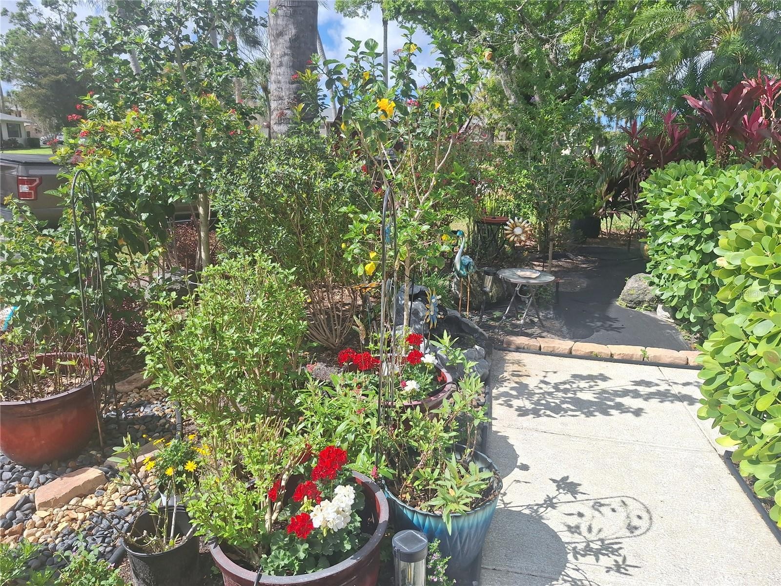 6912 W COUNTRY CLUB DR N