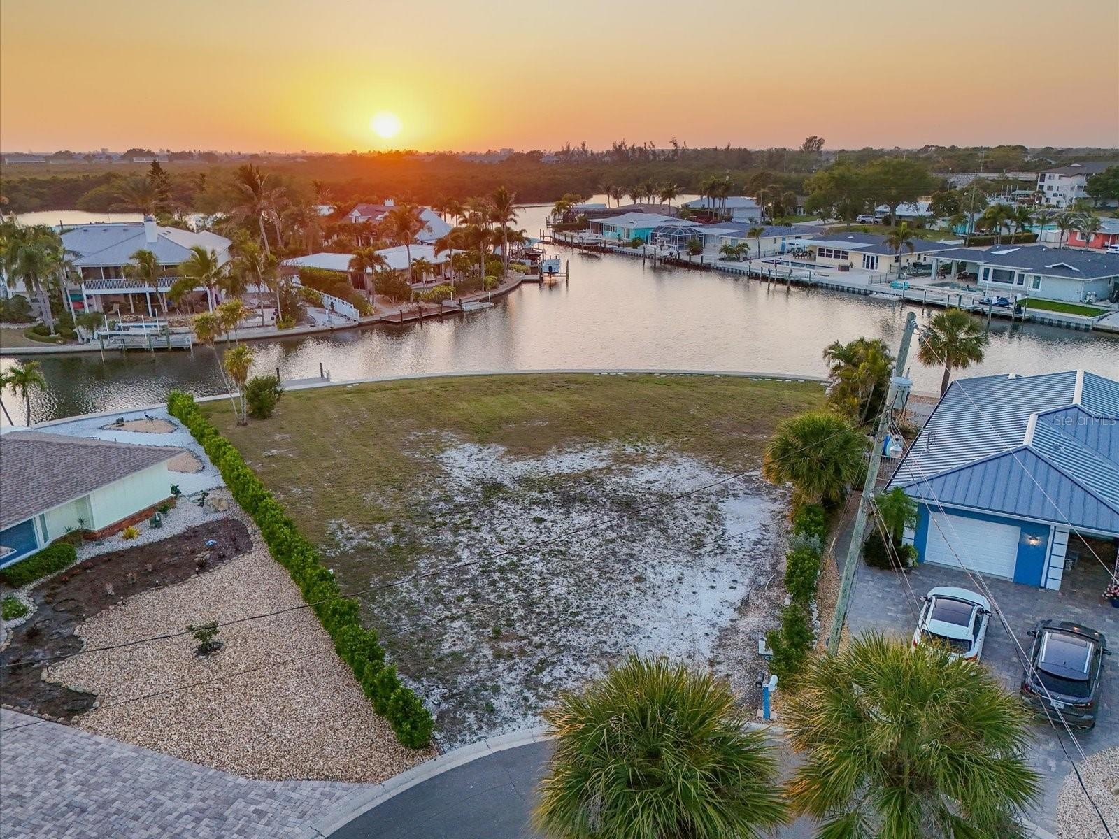 10412 KINGFISHER RD W