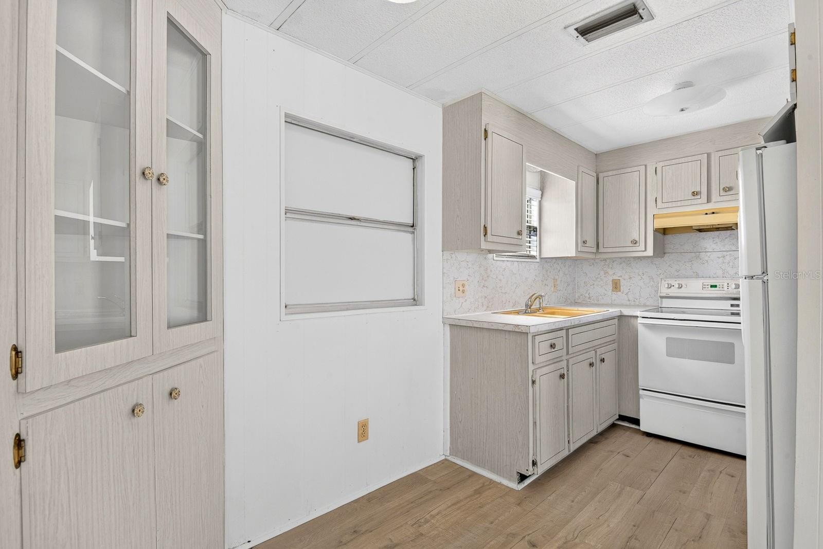 60 4TH ST