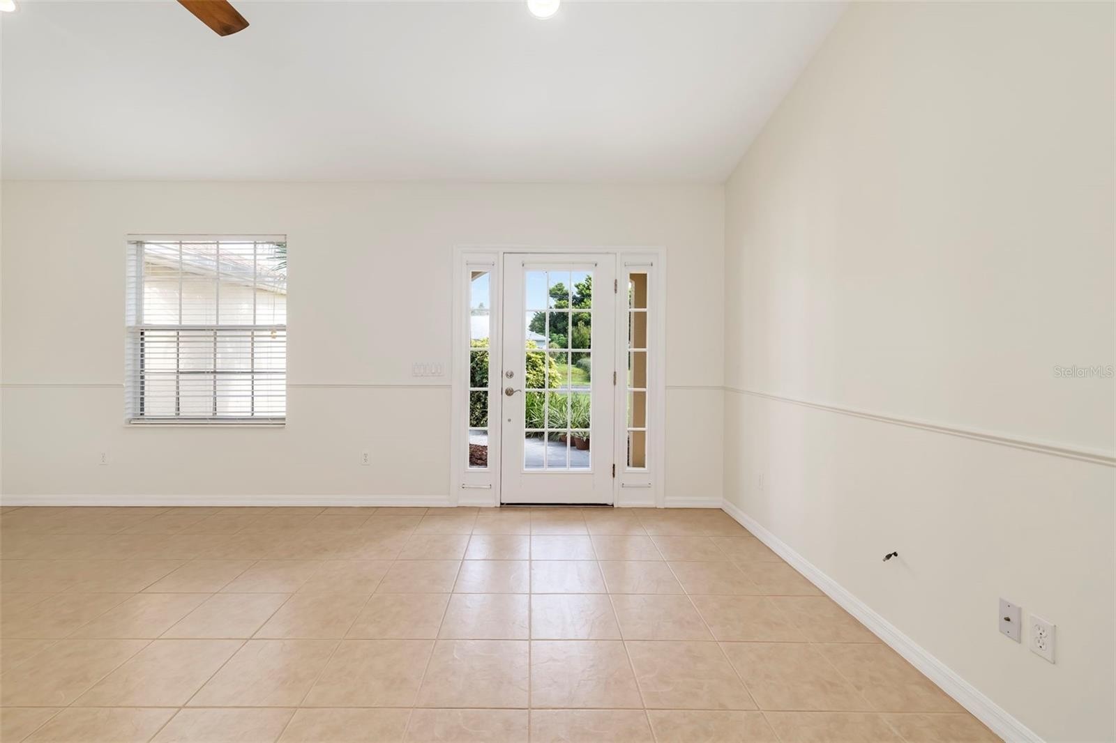 216 HIBISCUS ST