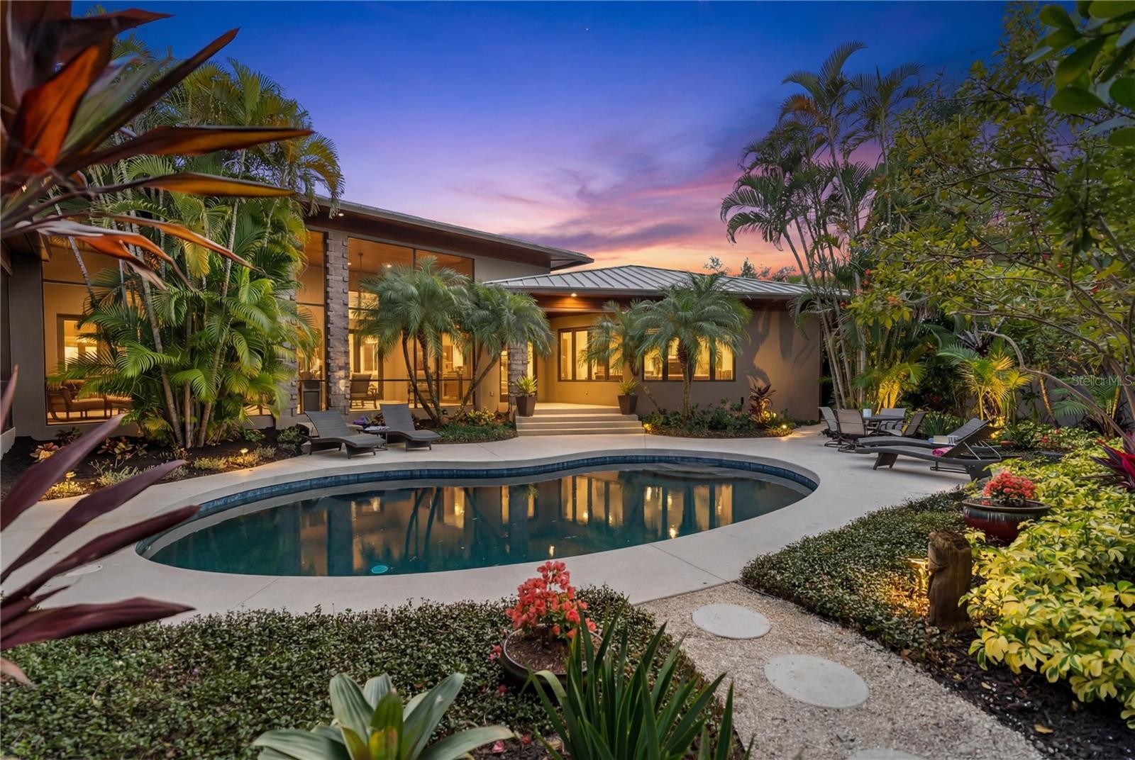 1804 N LAKE SHORE DR