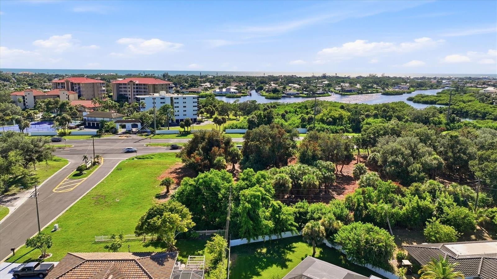 2099 S TAMIAMI TRL