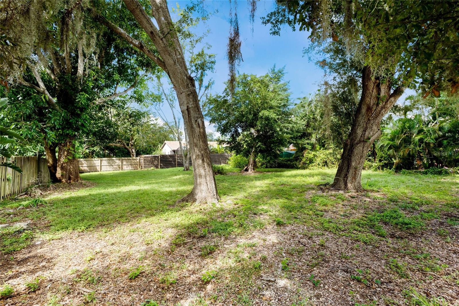 2423 HICKORY AVE