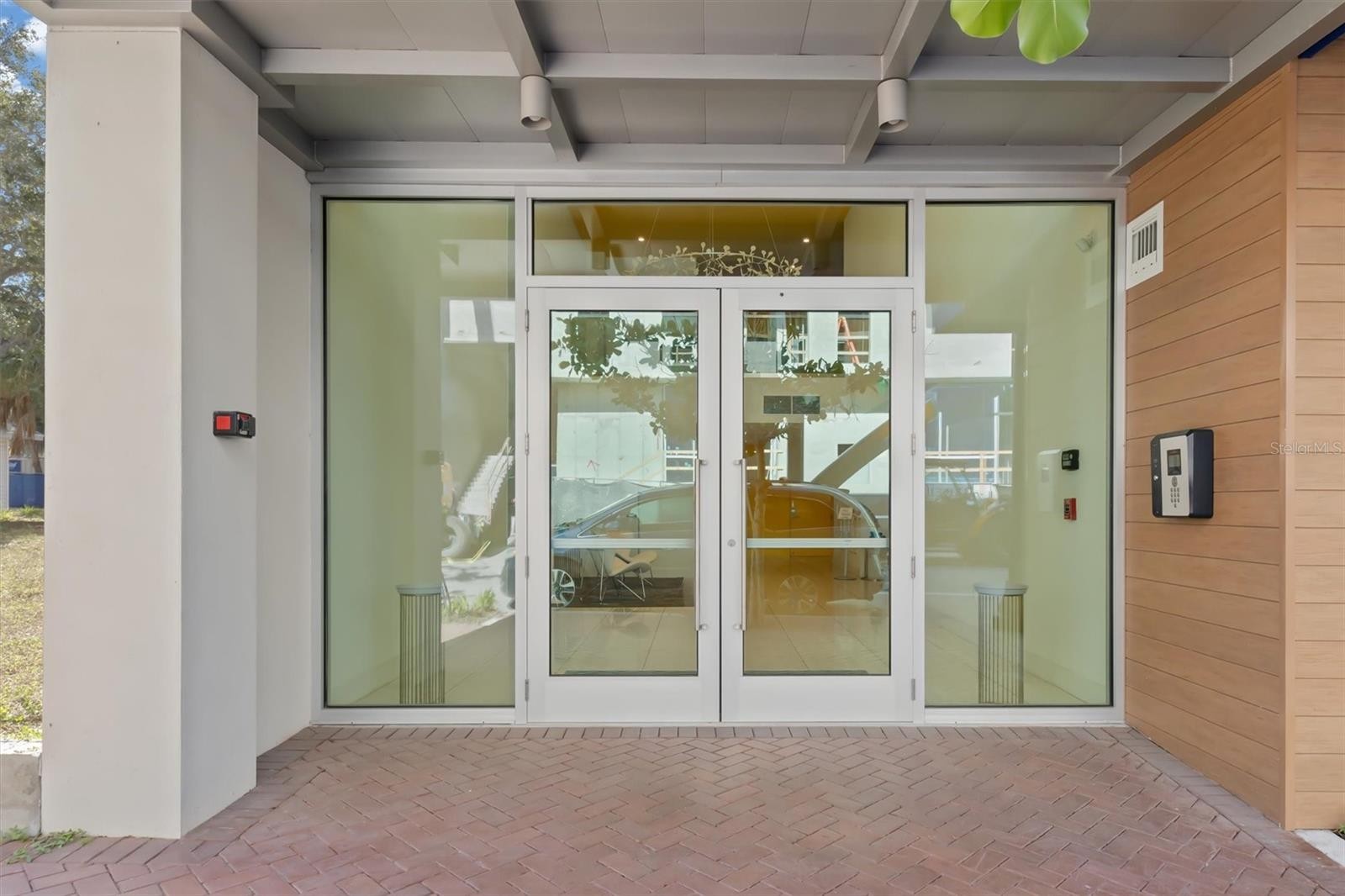 332 COCOANUT AVE #411