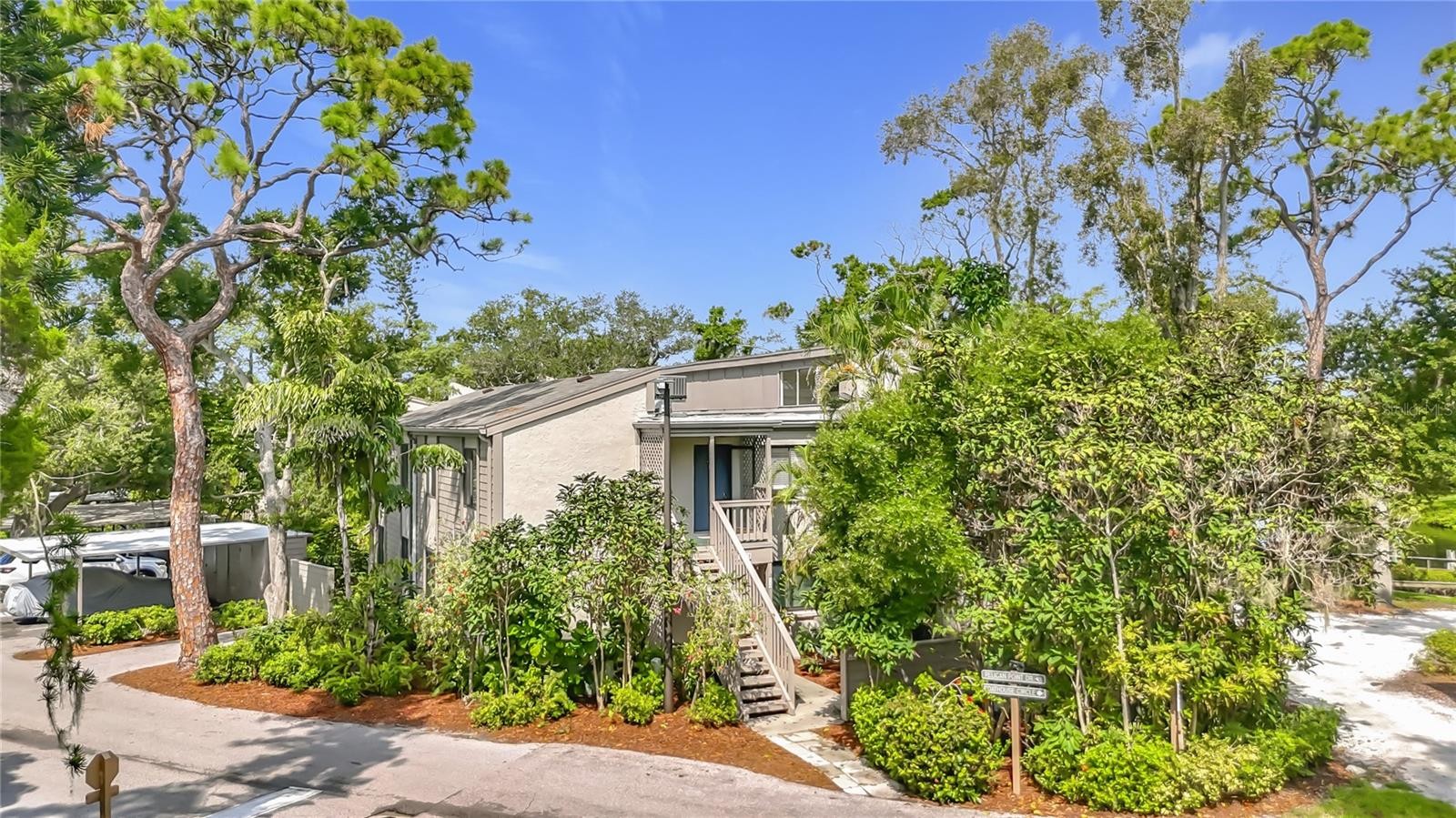1601 PELICAN POINT DR #215