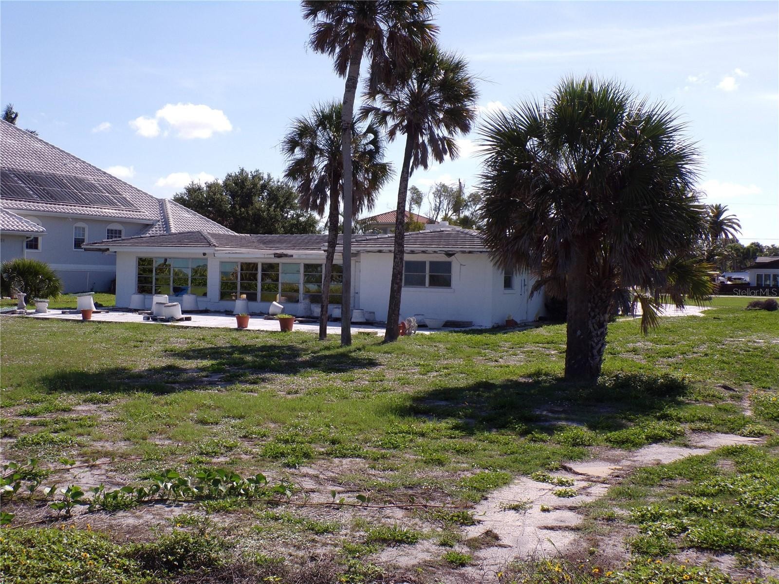 1124 SUNSET DR