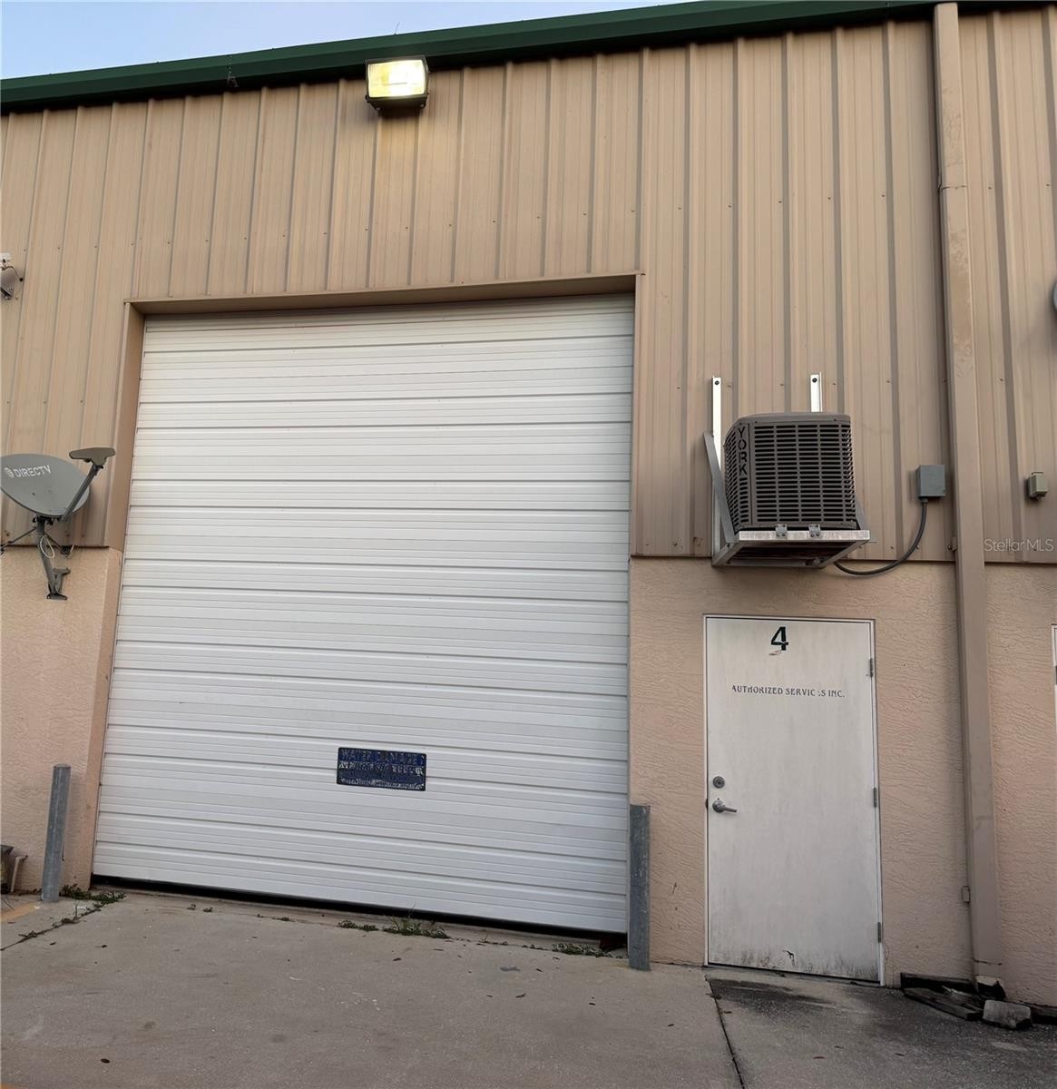 121 TRIPLE DIAMOND BLVD #4