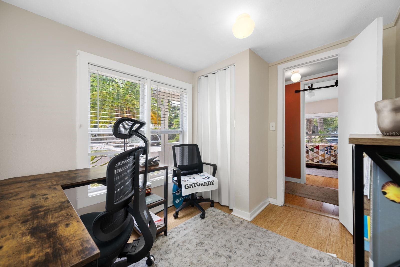 907 18TH AVE W