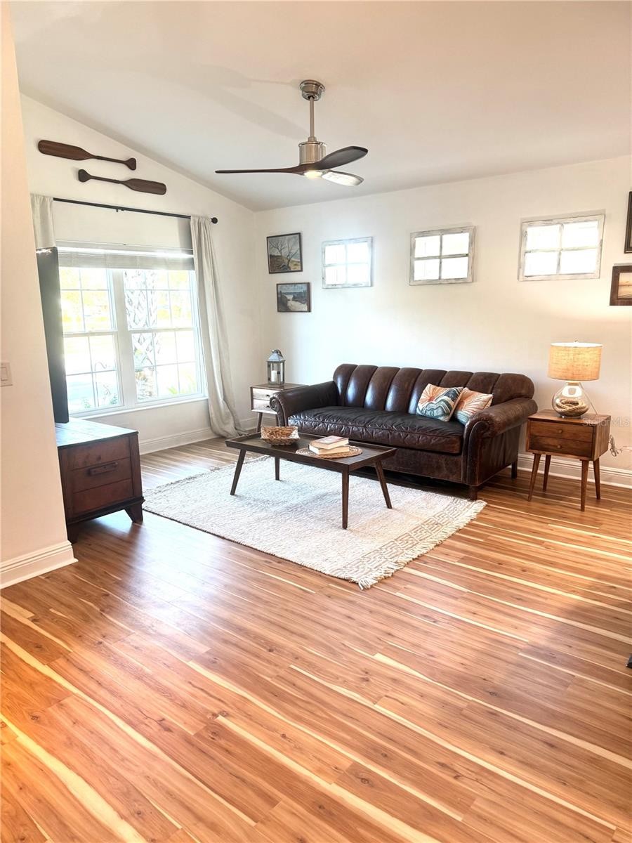 3828 SHIMMERING OAKS DR