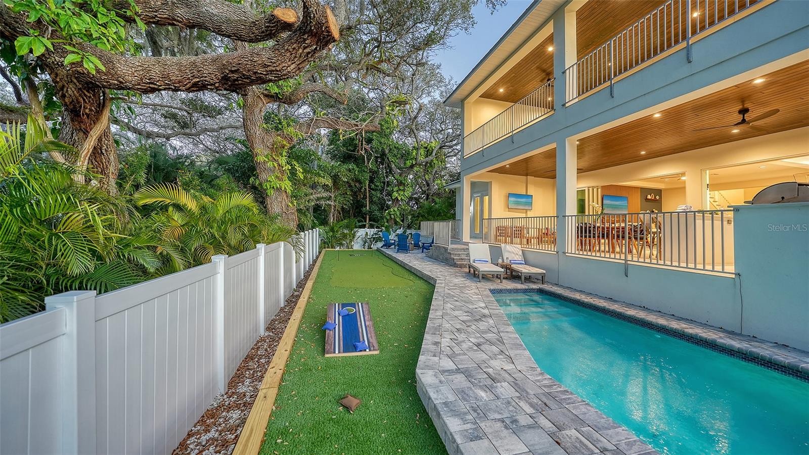 1537 SIESTA DR