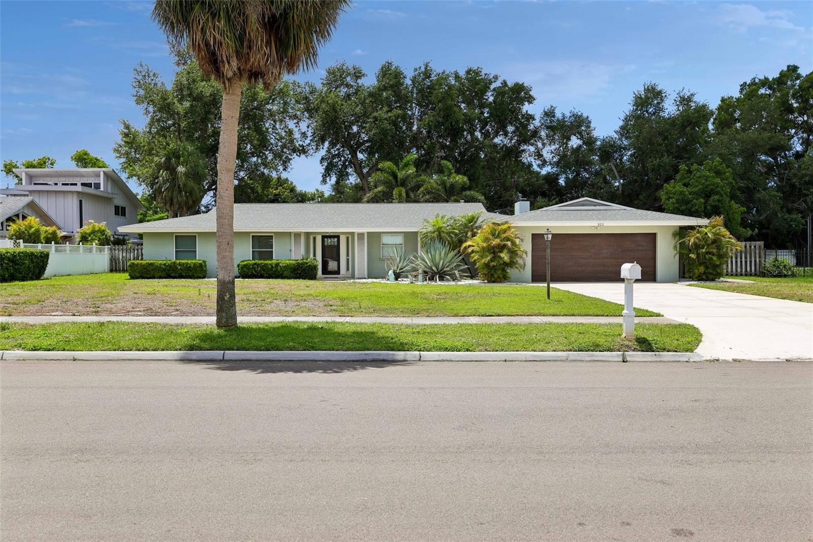 322 SUWANEE AVE