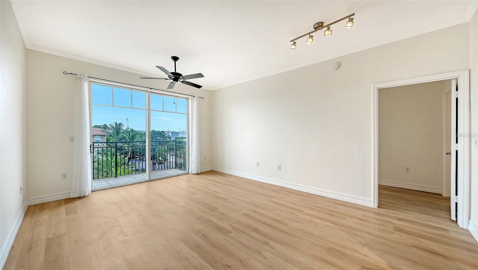 1064 N TAMIAMI TRL #1435