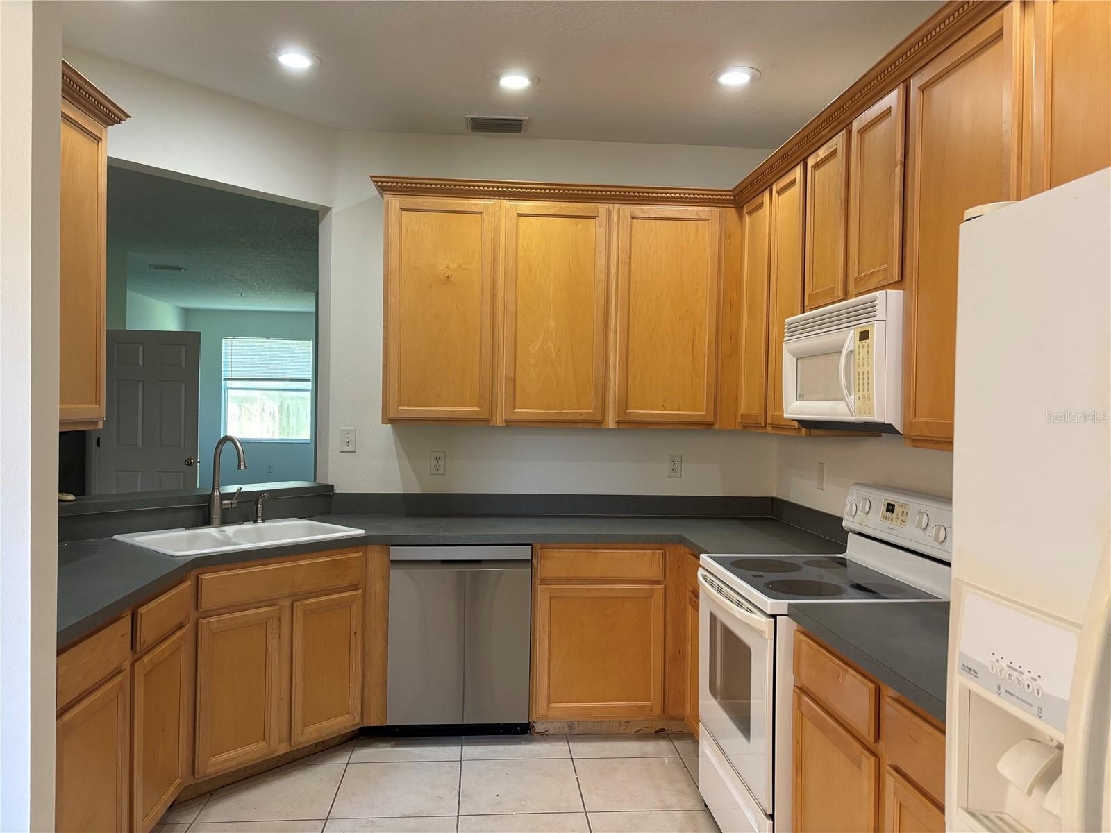 3429 PARKRIDGE CIR #19-103