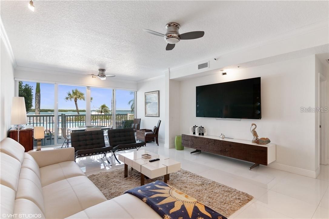 615 DREAM ISLAND RD #107