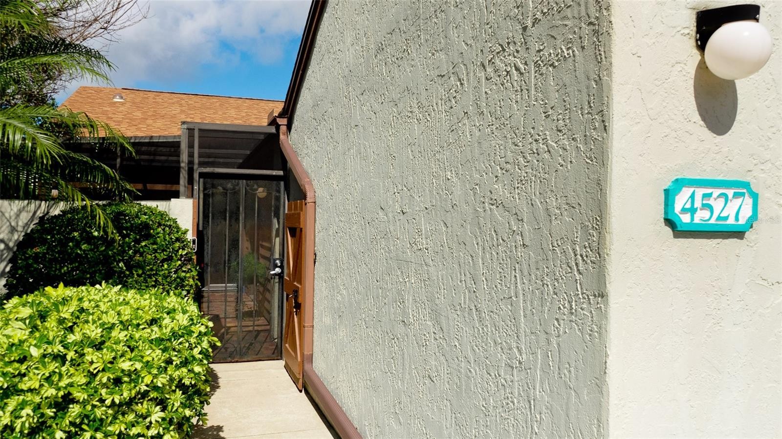 4527 PARK LAKE TER N