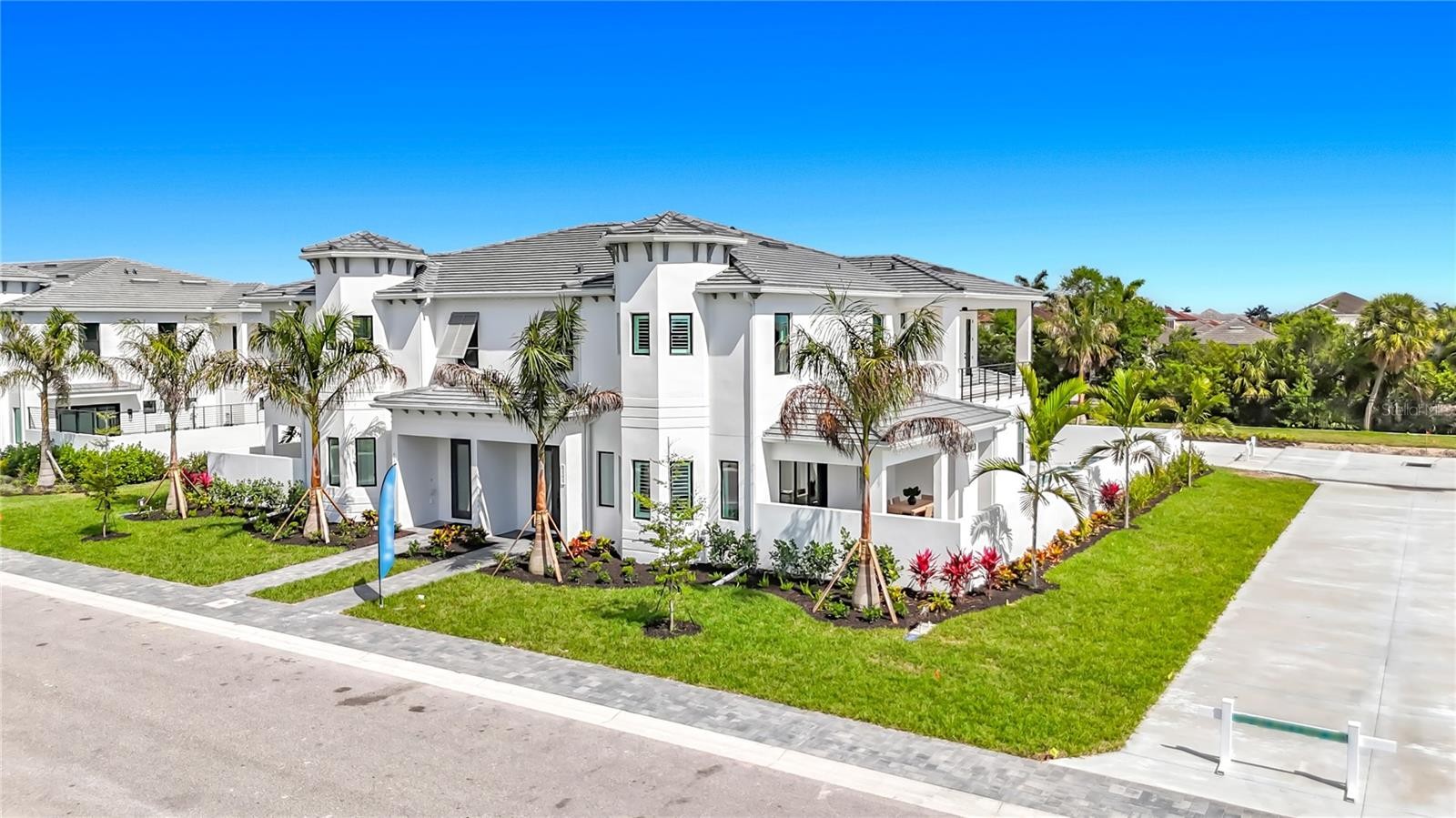 6105 WHITE MANGROVE LN