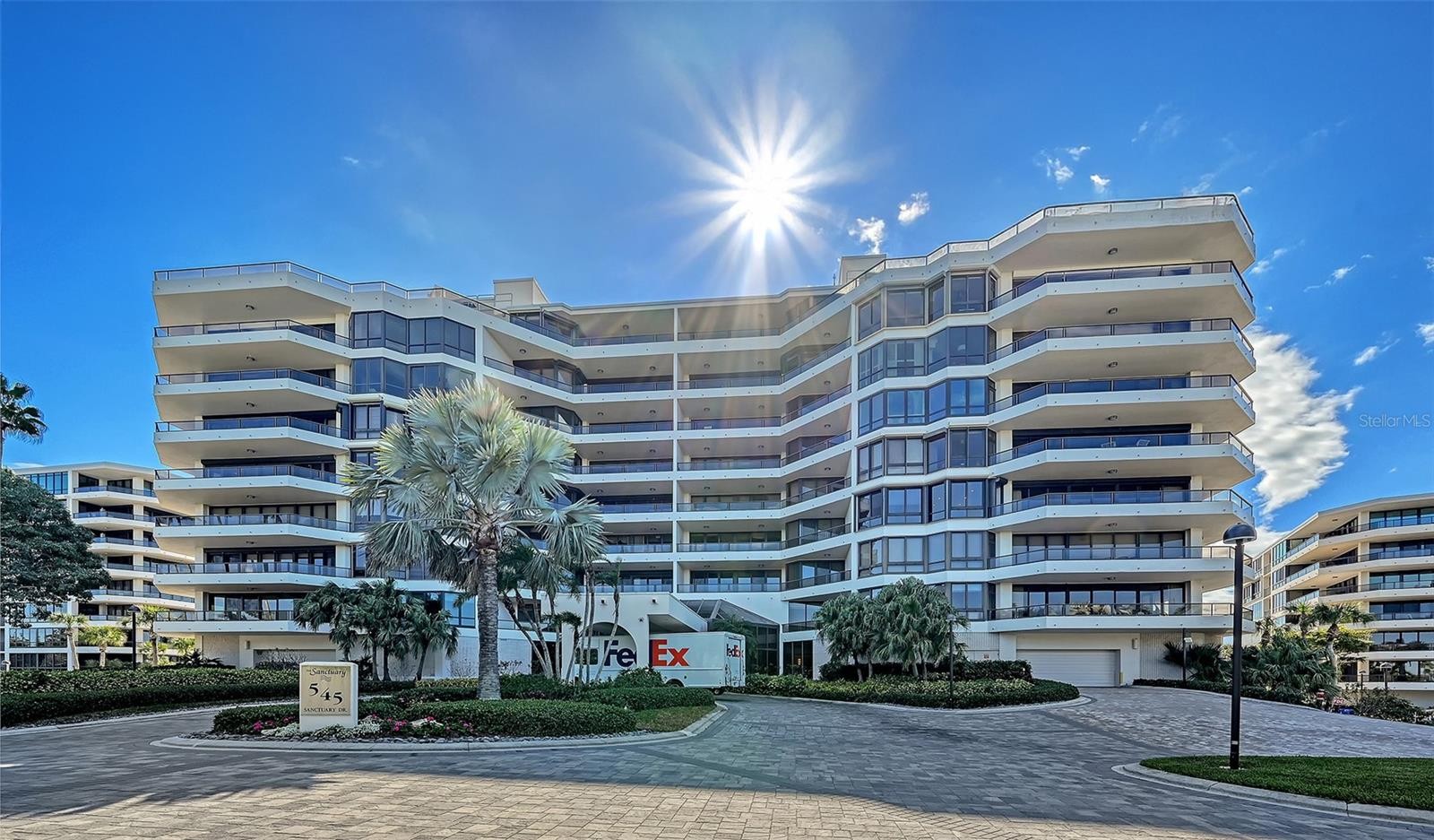 545 SANCTUARY DR #B305