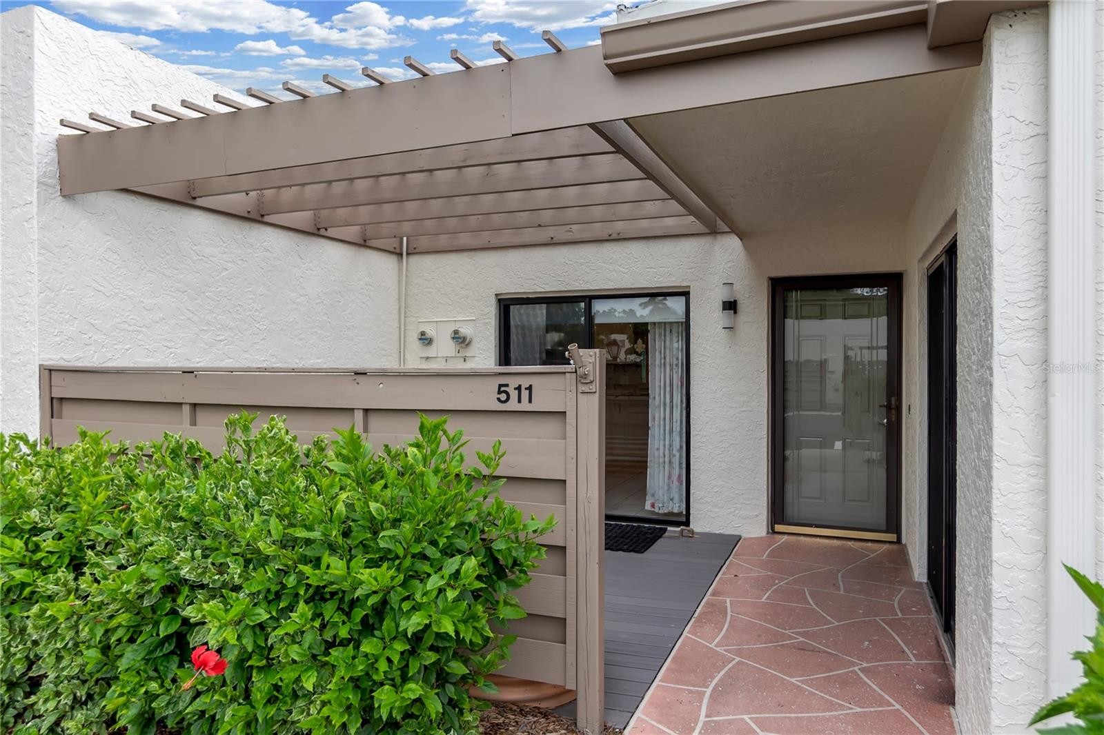511 LAKESIDE DR #511