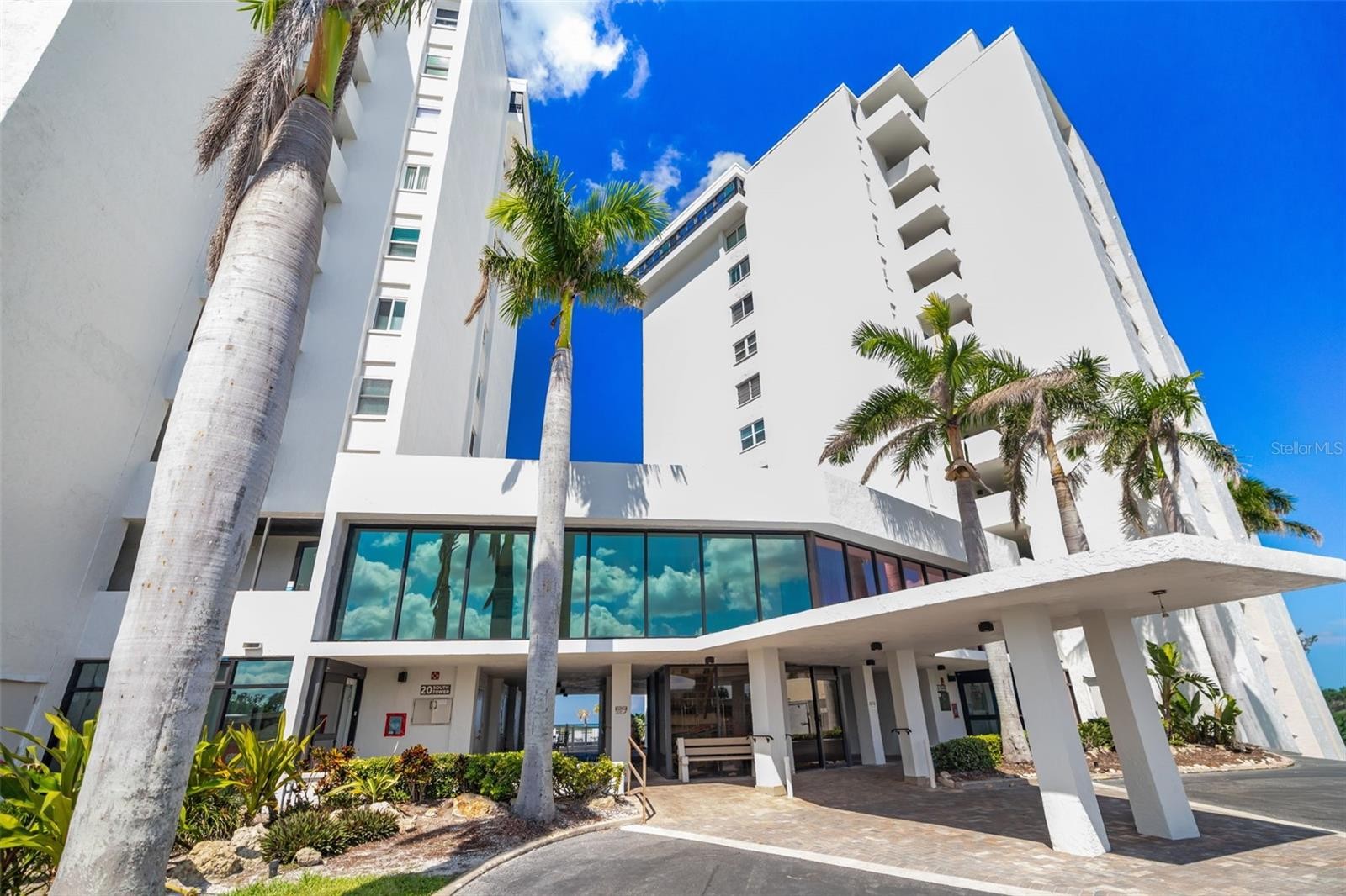 19 WHISPERING SANDS DR #302