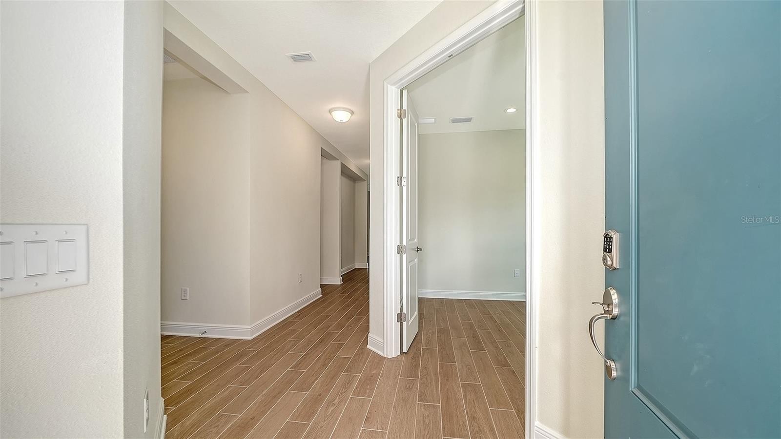 9866 CRYSTAL ISLES CIR