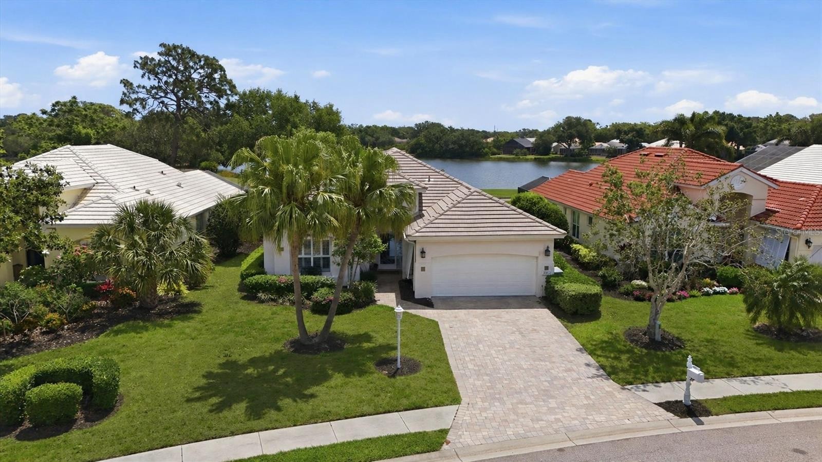 8025 HAMPTON CT