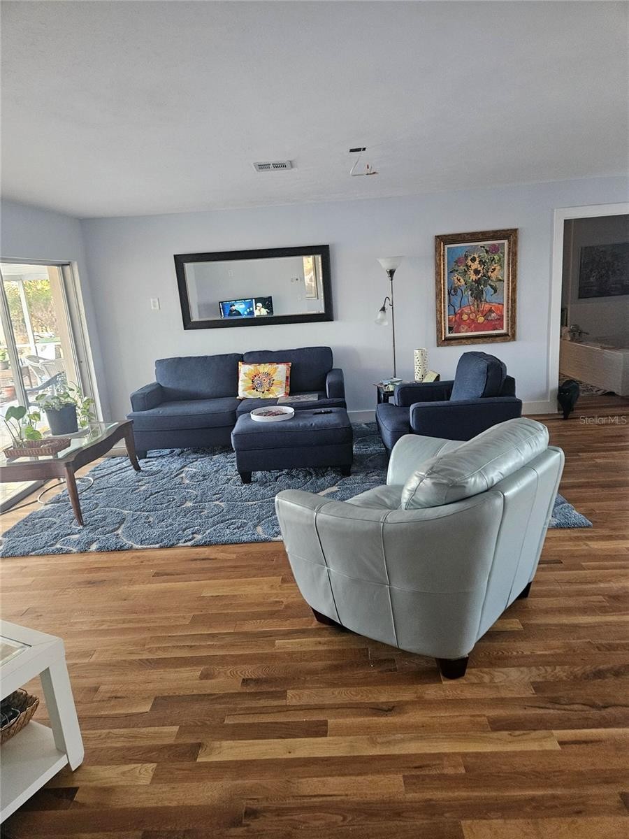 43 WINDSOR DR