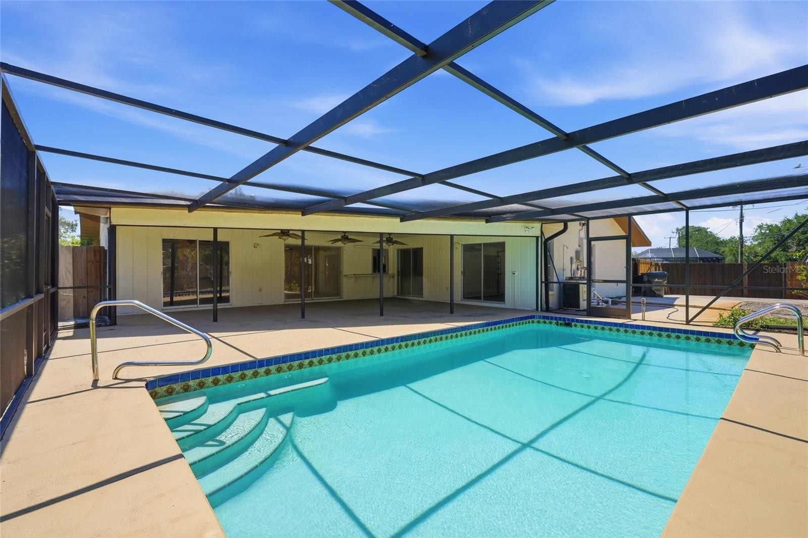 290 MOUNT VERNON DR