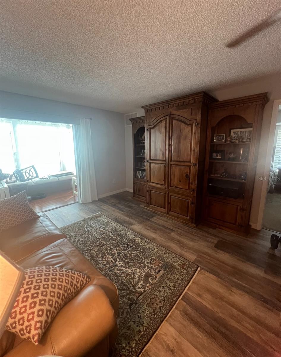 2641 WOODGATE LN #H1