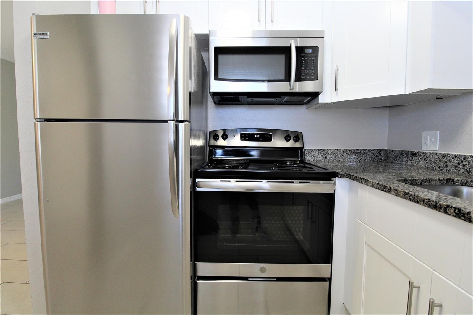 3001 BEE RIDGE RD #213