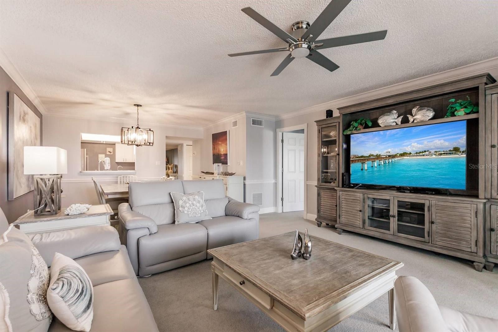 1055 W PEPPERTREE DR #805AA