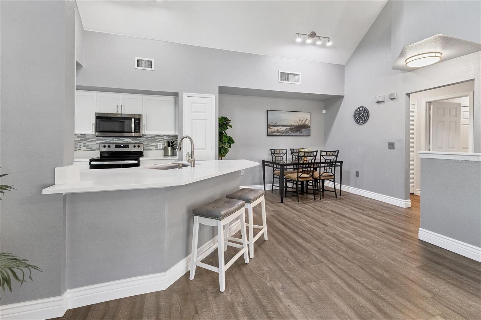 5571 ROSEHILL RD #205