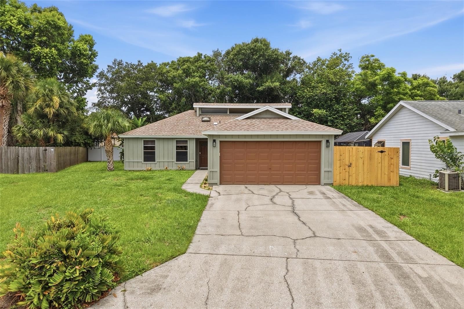 8232 COUNTRY OAKS CT