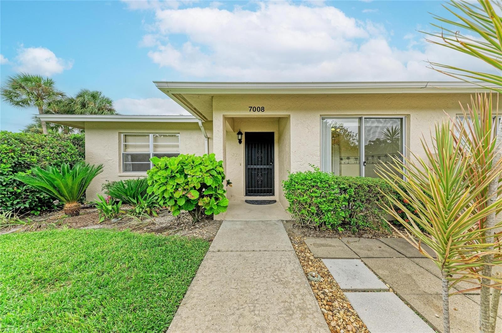 7008 W COUNTRY CLUB DR N #139