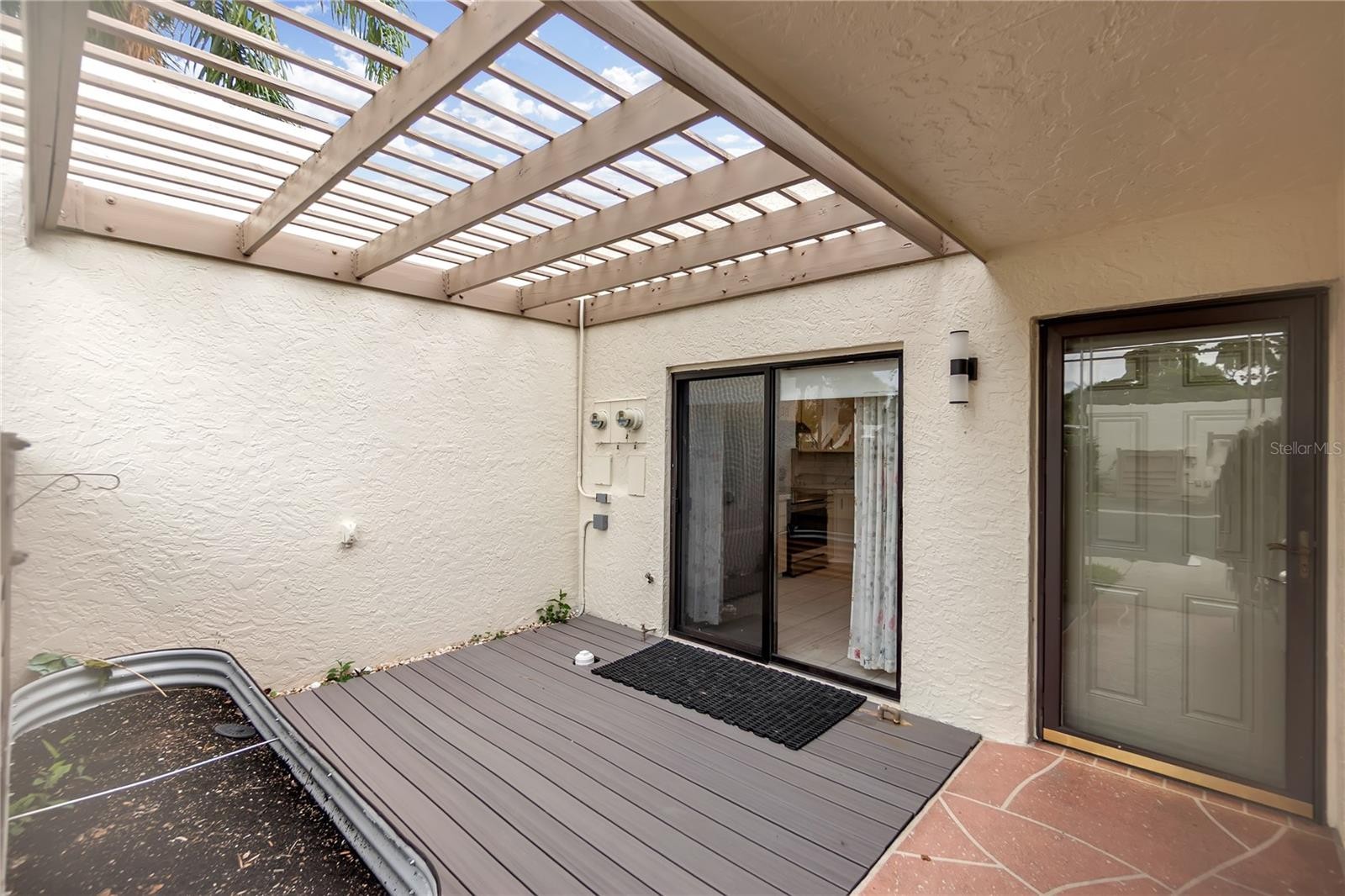 511 LAKESIDE DR #511
