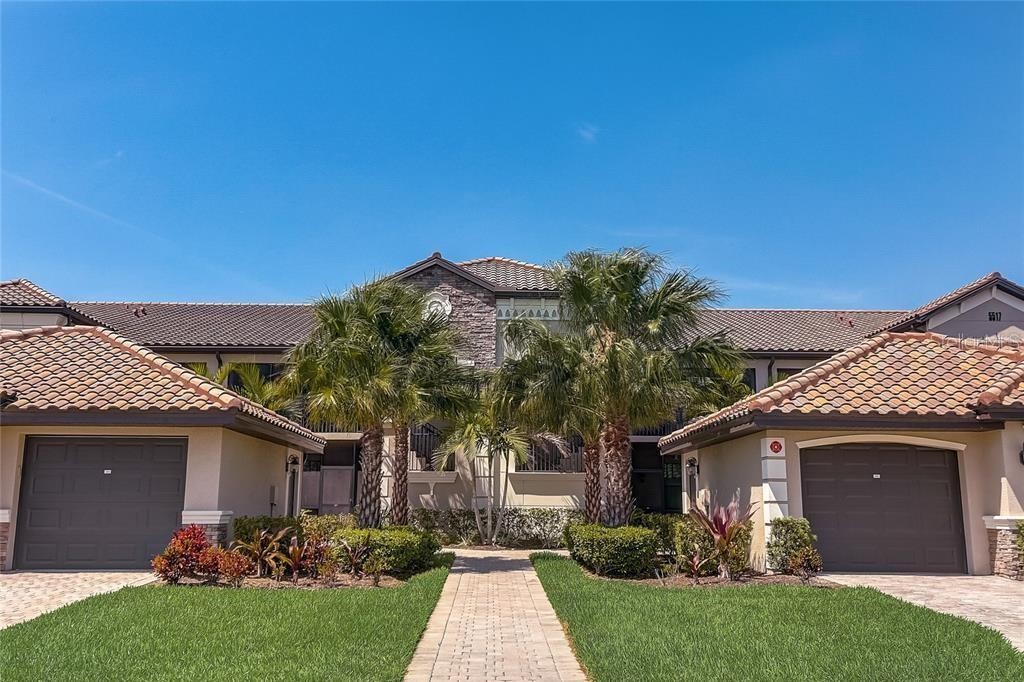 5517 PALMER CIR #203