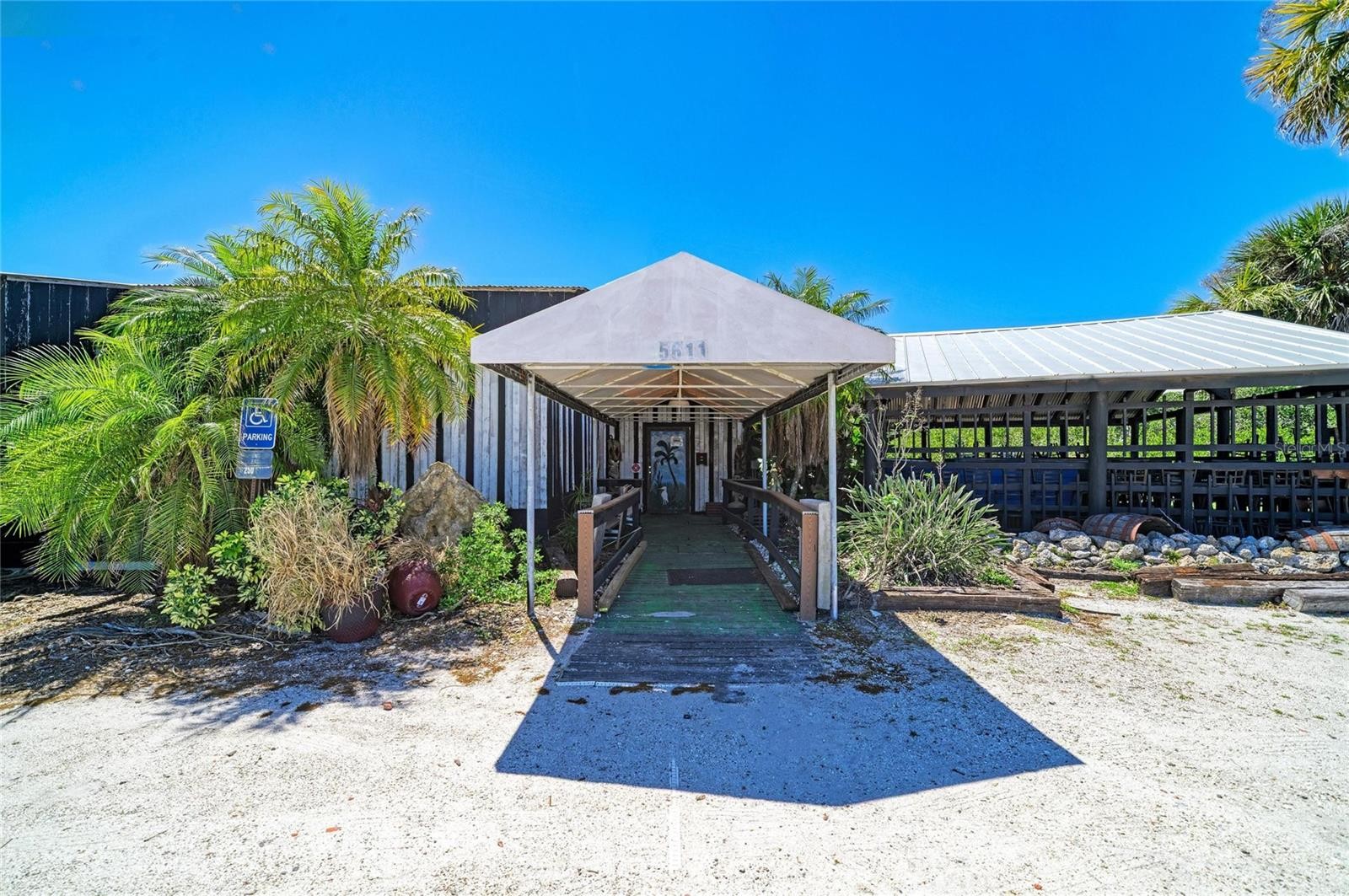 5611 US HIGHWAY 19
