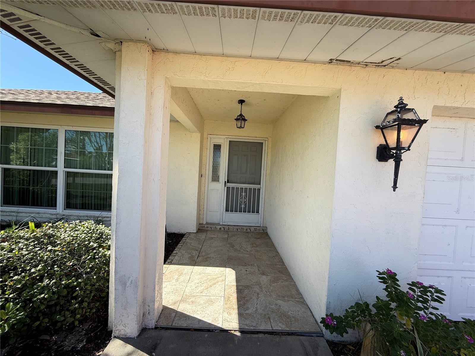 386 PINEVIEW DR