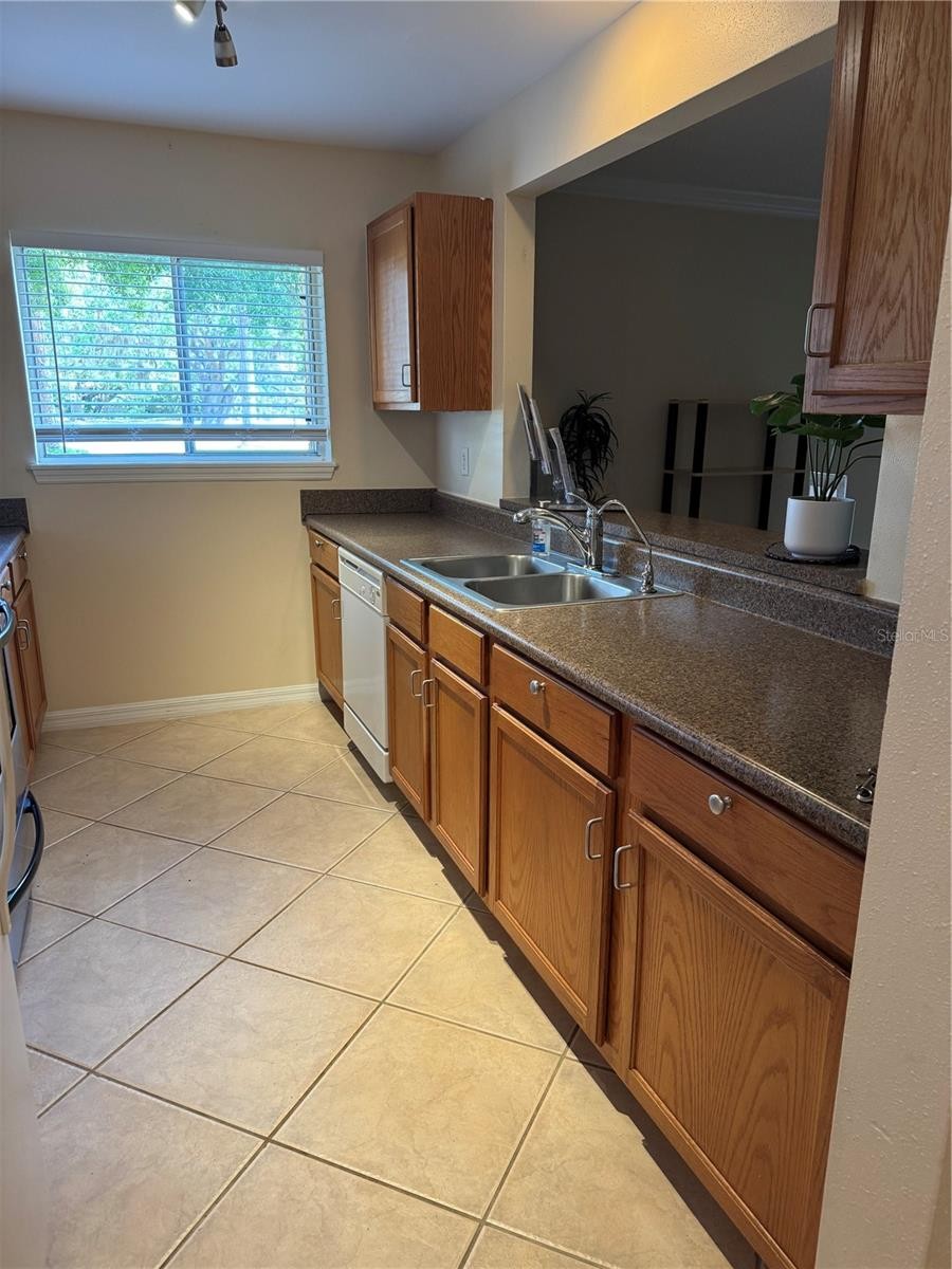 1737 PARAKEET WAY #608