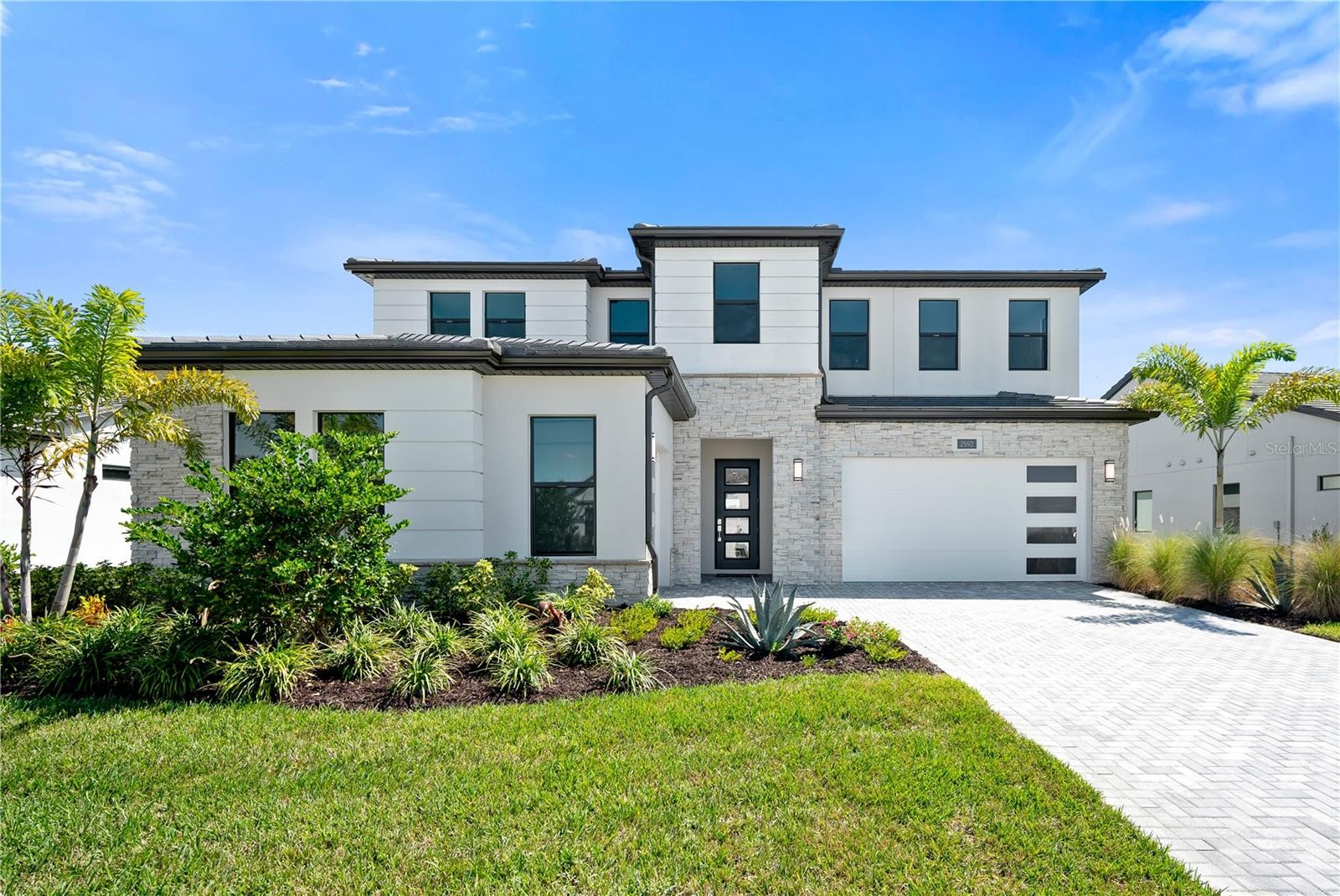 2592 WATERFRONT CIR